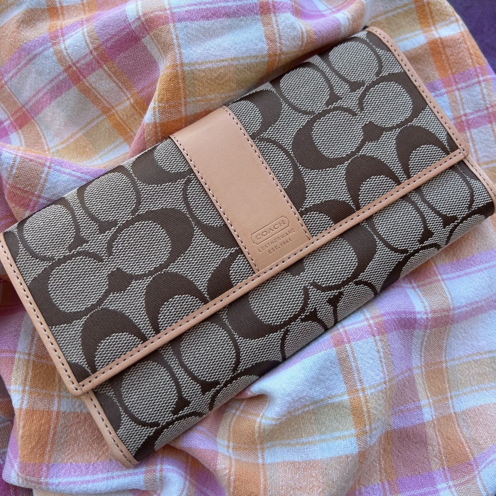 2003 Hamptons Monogram Coach Vintage Wallet 💋🧡